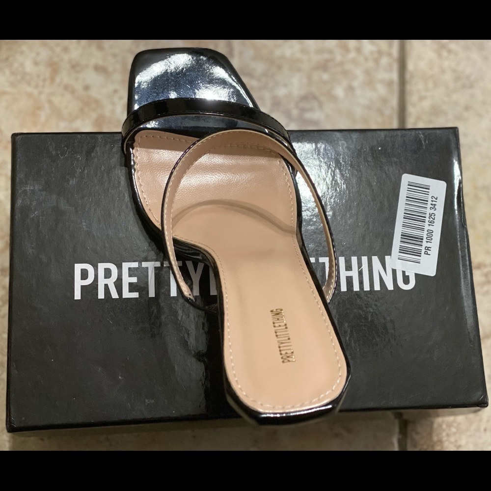 PrettyLittleThing BLACK PATENT